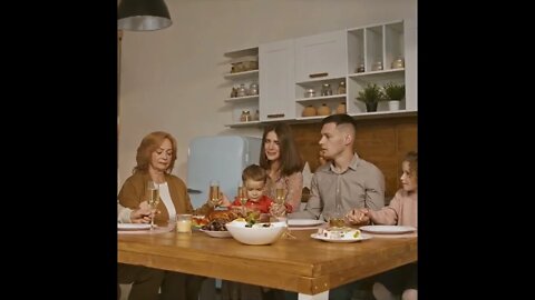 Thanksgiving 2022 | Family Praying #thanksgiving2022 #shorts #short #food #eating 1 Minute #1