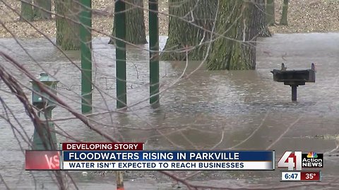 Missouri River in Parkville now expected to crest at 33.7 feet by Saturday