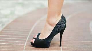 Foot problems end Kelley Dunn's love affair with high heels