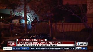 Car hits apartment building | Breaking news
