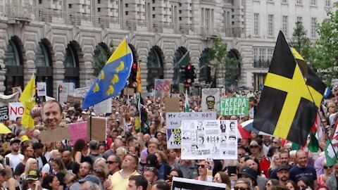 London Lockdown Protest 26th June 2021: Part 4 - Watching the crowds at Piccadilly Circus