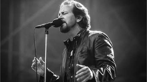 Eddie Vedder Covers ‘A Star Is Born’ Song On Tour