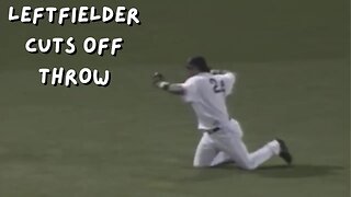 This Is The Dumbest Play You'll Ever See an MLB Outfielder Make