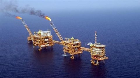 US Tells Other Countries to Stop Buying Iranian Oil