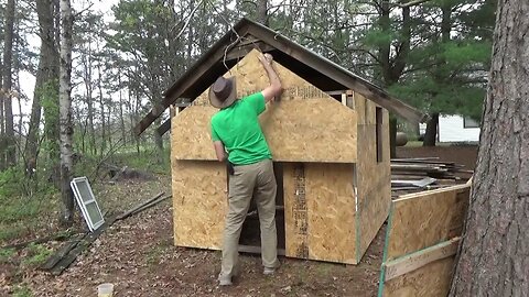 Got Free Truckload Of OSB & Putting Sheathing On Chicken Coop