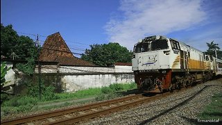 Kereta Api GAJAYANA Lokomotif CC 206 13 31 JPL Stasiun Tulungagung