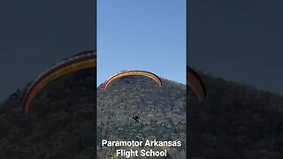 Learning to fly… Perfect #Paramotor Landing ￼