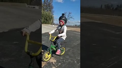 Facing HER Fears!!! 😯😳🚲🎈 NO Training Wheels Injuries might happened!!!