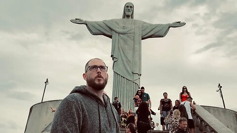 Warning tourists at Christ the Redeemer about the coming judgment of the soul | Rio de Janeiro