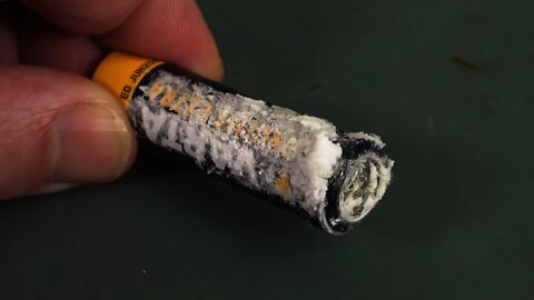 EEVblog #1296 - Alkaline Battery Leakage Testing 2 - Electric Boogaloo