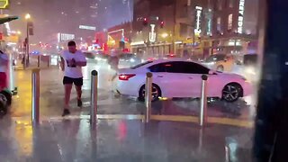 NASHVILLE TN LIVE 🌧️ BROADWAY STREET / PEOPLE WATCHING / BANDS WATCHING / BARS/ HANG OUT /VLOG TOUR