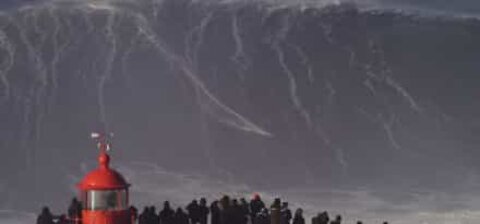 Sebastian Steudtner surfer på kæmpe bølge i Nazaré