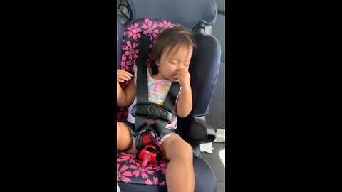 babygirl fellasleep while eating cheeros