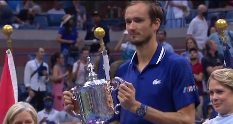 El ruso Daniil Medvédev gana el Abierto de Estados Unidos tras vencer a Djokovic 6-4, 6-4 y 6-4