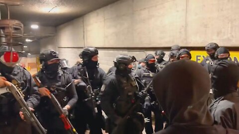USA: Police declare riot in Portland amid unrest over Rittenhouse verdict - 19.11.2021