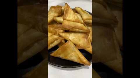 making vegetable samosas | vegetable samosas recipe fried #Shorts