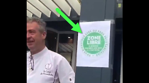 French restaurant owners hang posters saying EVERYONE is welcome (no medical passport)