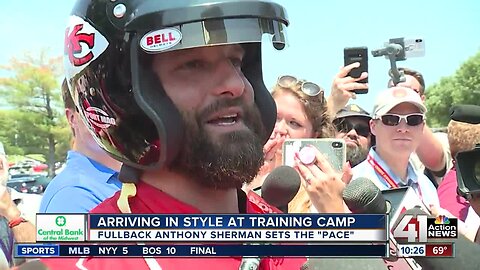 Chiefs' Anthony Sherman raises bar with NASCAR-style camp arrival