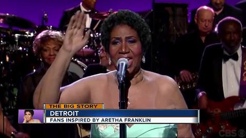 Aretha Franklin lies in gold-plated casket