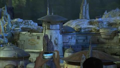 Star-Wars themed lands unveiled at Disneyland!