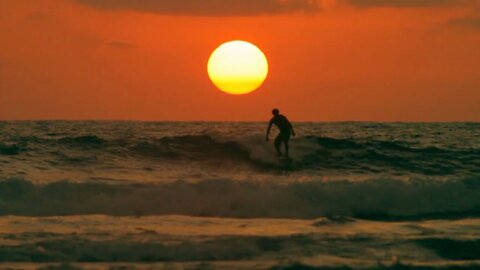 Montañita: Sun, Surfing & Party Life - documentary film