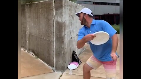 Amazing Frisbee Throw Trick