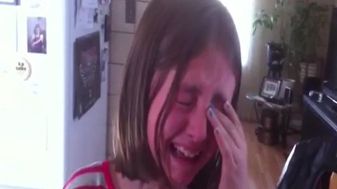 Girl Cries When She Finds Out She's Going To A Justin Bieber Concert
