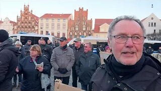 Greifswald - Eindrücke vom geschehen vor dem Greifswalder Rathaus 02-03-2023