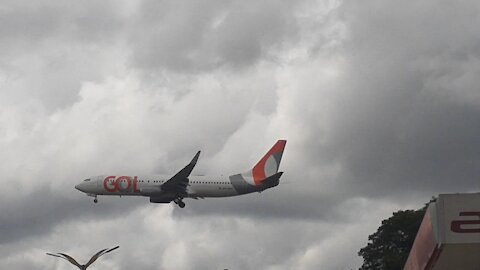 Boeing 737-800 PR-GGG na final antes de pousar em Manaus vindo de Brasília 24022021