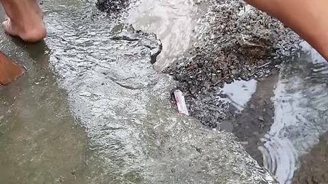 Courageous Mama Saves Her Drowning Puppy