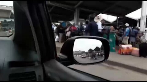 SOUTH AFRICA - Durban - Commuters during morning rush hour (Video) (K8K)