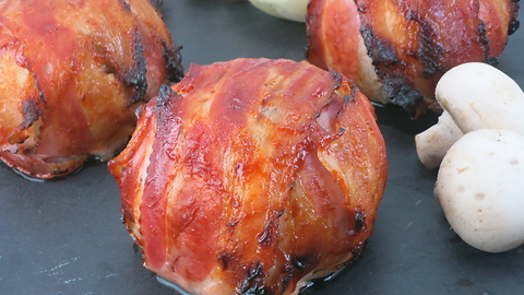 Gefüllte Zwiebel in Bacon-Kruste