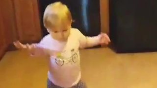 A Tot Girl Dances To "That's What I Like" By Bruno Mars