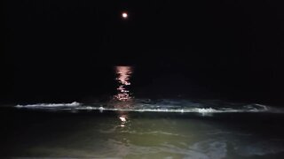 3 1/2 minutes of crashing waves underneath the half Moon...because why not? Finding Peace in 2022 :)