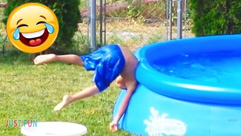 Videos De Risa 2021 nuevos 😂 Niños chistosos jugando piscinas / Funny Water Pool Fails