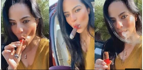 Cigar Smoking girls viral shorts video #shorts #cigar #viral #smoke #smokinggirl (1)