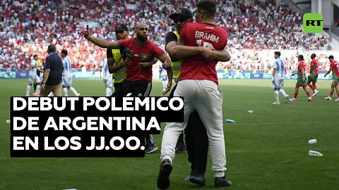 Invasión de campo y polémico arbitraje en el debut de Argentina en los JJ.OO.