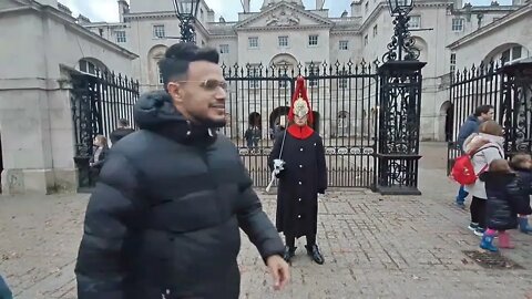 The kings guard stands guard out side the gate #horseguardsparade