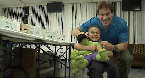 Boy meets his hero, the Incredible Hulk Lou Ferrigno