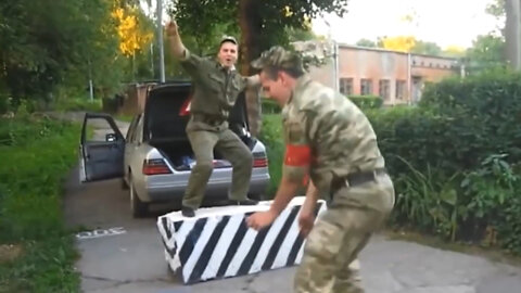 Russian Soldiers dance to Drowning Pool