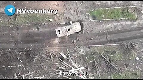 Ukraine war: Very accurate grenade drop into Ukrainian armored vehicle