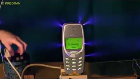 (PART-1) YouTuber @KREOSAN shows what happens if you charge NOKIA 3310 with one million volts