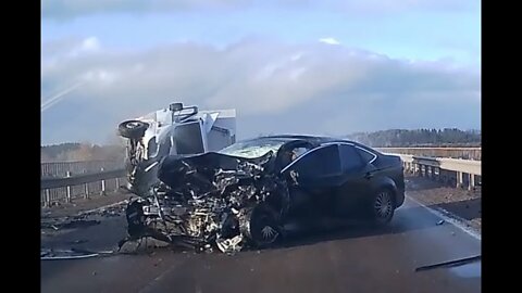 Russian Dash Cam Car Crash Compilation - February 2022