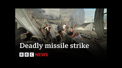 Russian missile strike hits Ukrainian city centre of Kramatorsk – BBC News