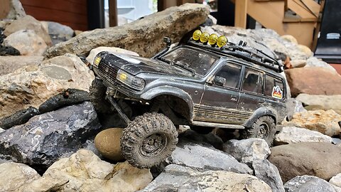 FMS LC80 Land Cruiser on the Home Rocks