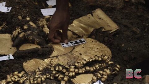 Archaeologists in Panama find ancient tomb filled with gold treasure and sacrificial victims