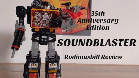 Transformers SOUNDBLASTER (Soundwave) Siege 35TH Anniversary Walmart Exclusive Voyager Figure Review