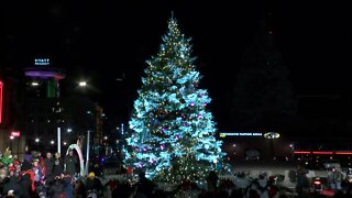 Holiday season kicks off with Milwaukee's Christmas Tree lighting ceremony