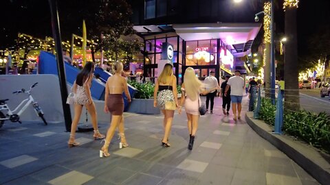 Gold Coast AUSTRALIA Saturday Nightlife Walk in Surfers Paradise