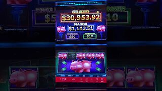 ONE PIGGIE OFF!! #casino #slots #slotmachine #jackpot #slotwin #casinogame #bonusfeature #gambling